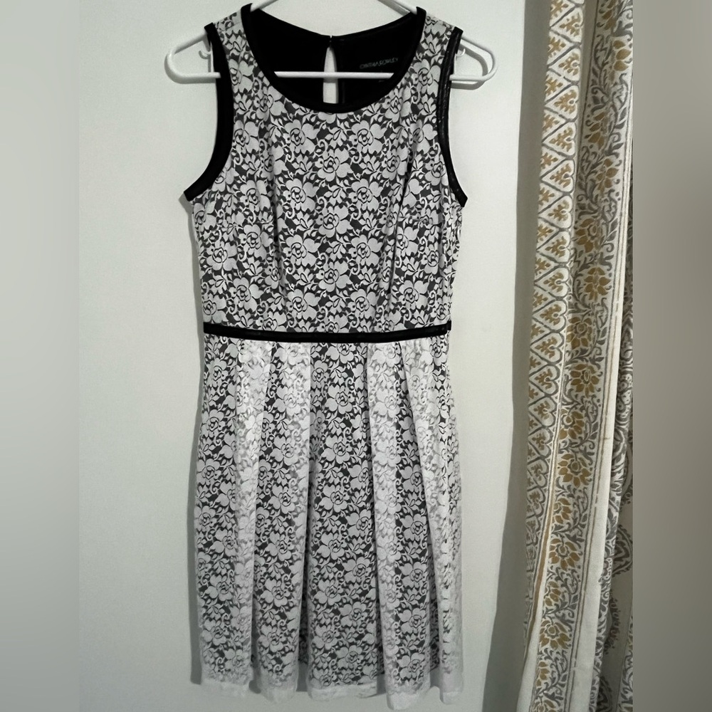 Cynthia Rowley Black & White Floral Lace Fit-and-Flare Dress Size 8 - EUC